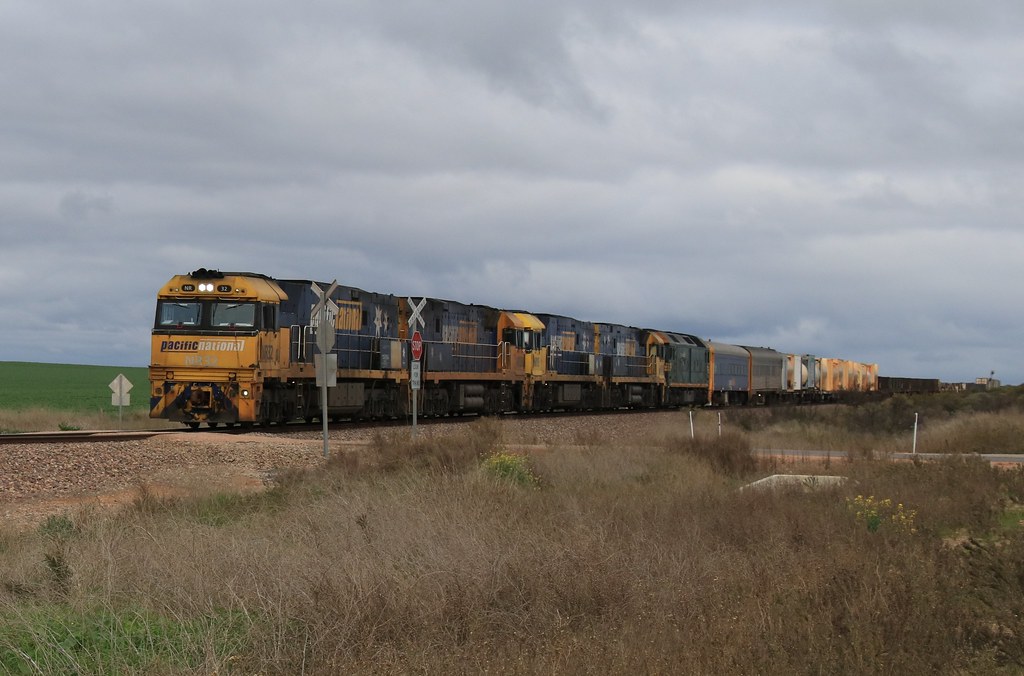 4 NRs and a G class Heading north into Redhill, South Aust… Geoff