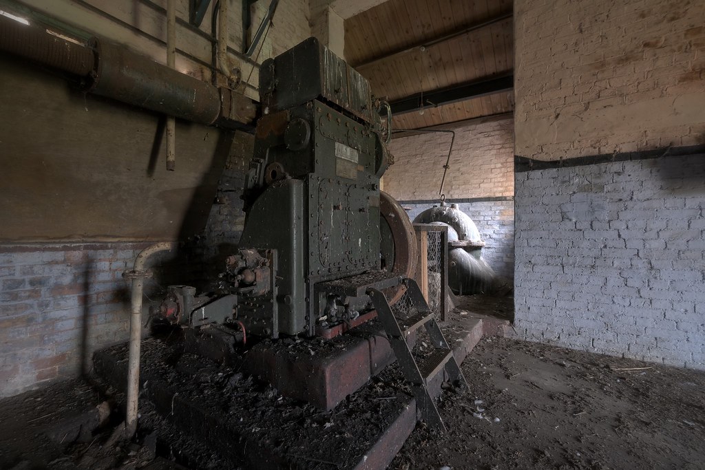 Old pump house Inside a fenland pump house remains an Alle… Flickr
