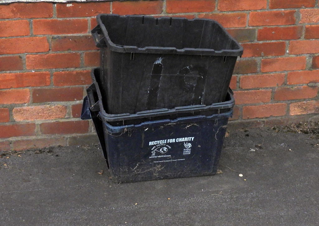 Recycling Boxes, Mount Pleasant Road, Pontnewydd, Cwmbran … Flickr