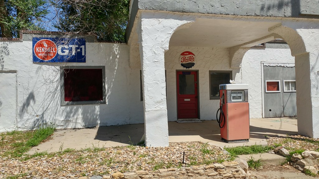 Whitey Oil Company Gas Station, Belle Fourche, SD (2) Flickr