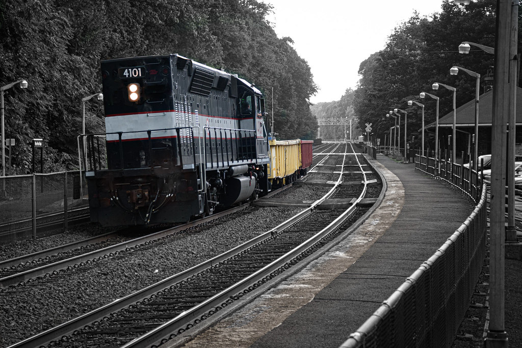 X4101 in HoHoKus NJDOT GP40P 4101 leads two tie gons th… Flickr