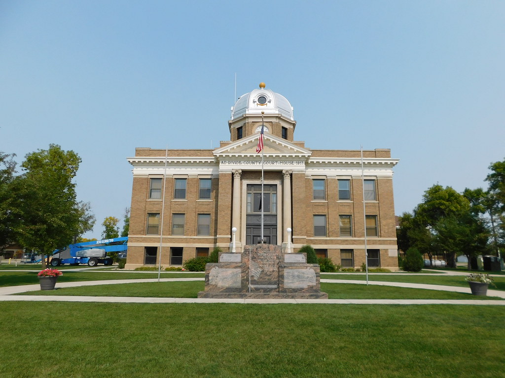 Divide County Courthouse Crosby, North Dakota Constructed … Flickr
