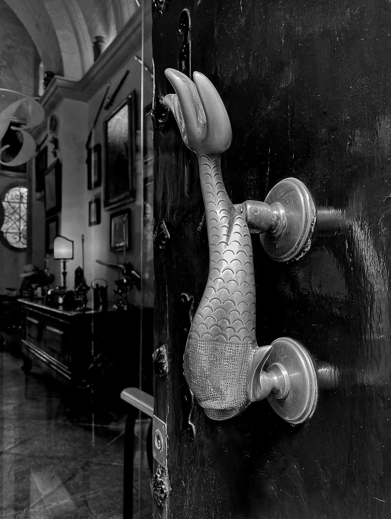 Bronze door handle Along Triq Pawlu Inguanez, Rabat, Malta… Flickr