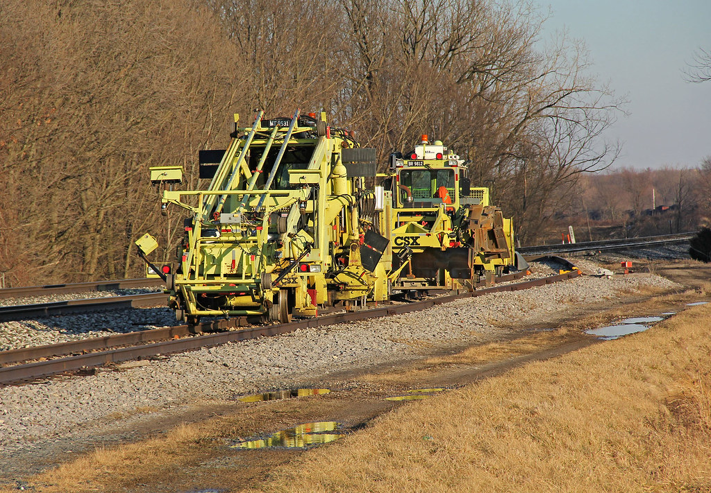 Sidetracked CSX track maintenance equipment sits in a stub… Flickr