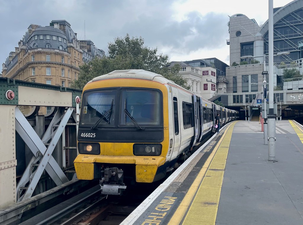 Sunday 466 Engineering work on the Charing Cross to Hastin… Flickr