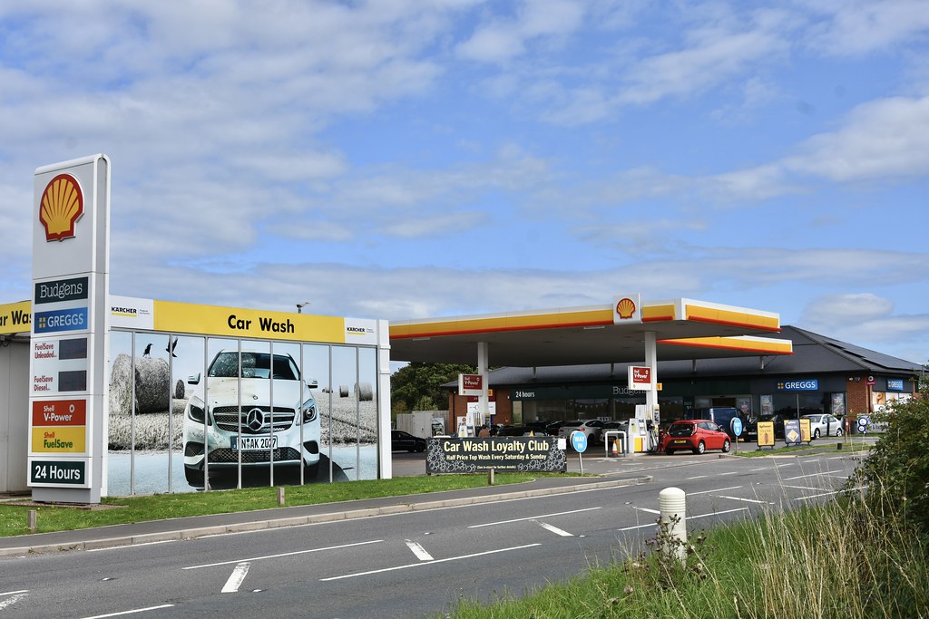 Shell, Quantock Road Wembdon Somerset 2023. EYBusman Flickr