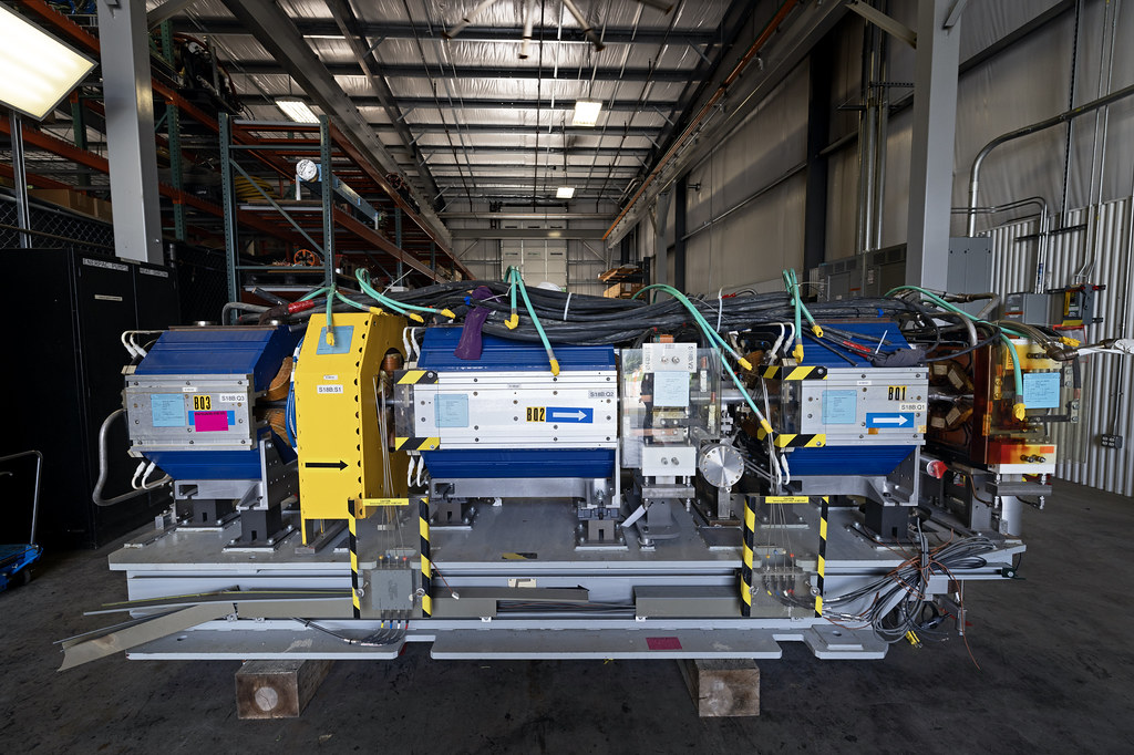 Argonne Delivery Jefferson Lab employees work to un… Flickr