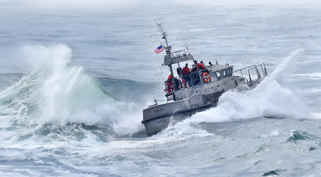 Fearless US Coast Guard at Depoe Bay, Oregon. Alberto Guillen Flickr