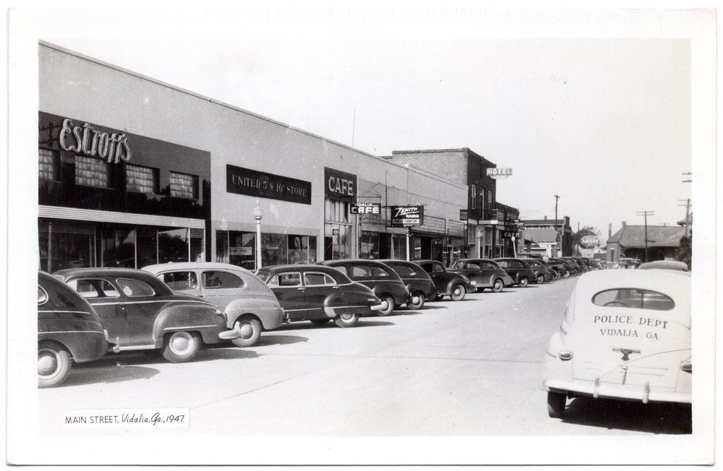 Main Street Vidalia, 1947 PC_B1_S5_001 Ladson Genealogical