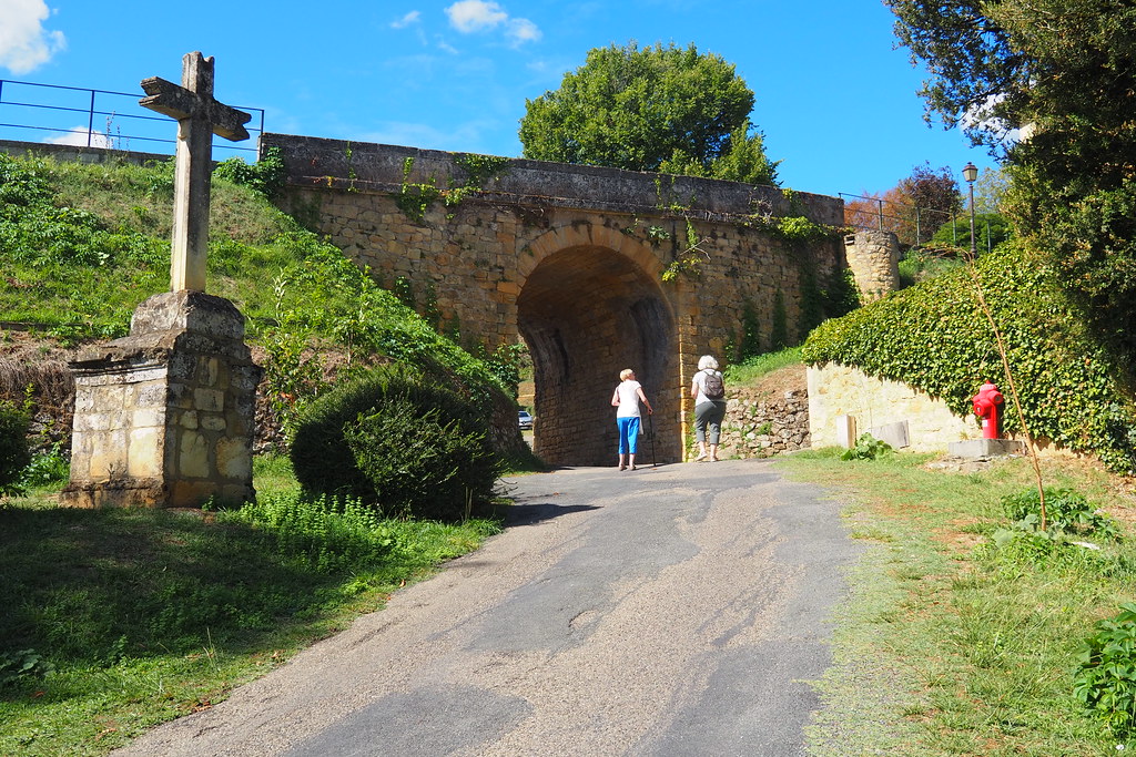 Walking to Domme, France from the car park. Tourists have … Flickr