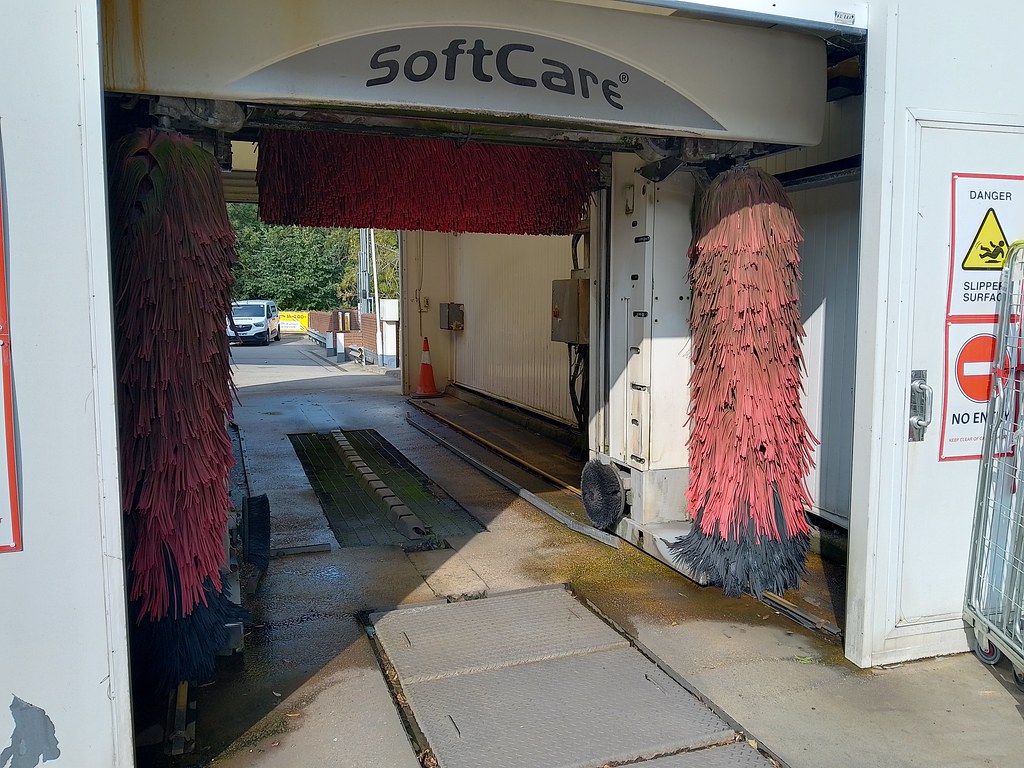 Shell car wash, Rochester Washtec Softcare Pro with red so… Flickr