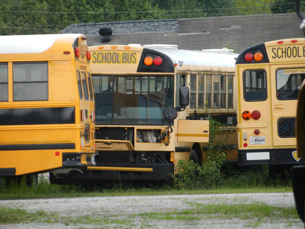 Knox County Schools 2007 Bus lot Barbourville, KY. Bus i… Flickr