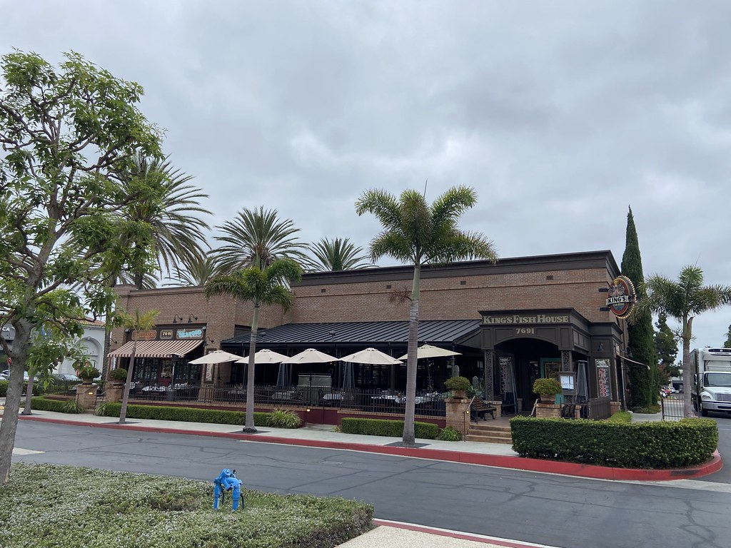 Bella Terra Huntington Beach Bella Terra is an open air p… Flickr