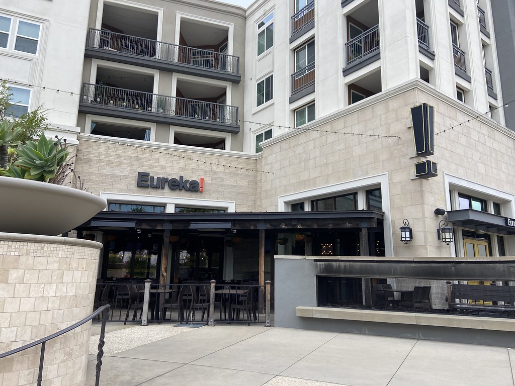 Bella Terra Huntington Beach Bella Terra is an open air p… Flickr