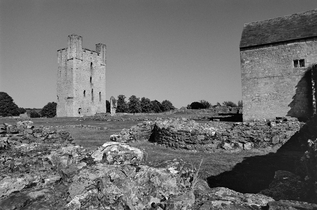 Helmsley Castle ruins Fuji Acros II 100 ASA Helmsley Cas… Flickr