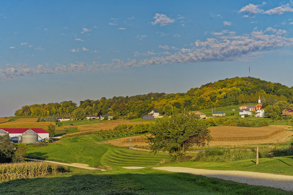 Sherrill Iowa The view in Sherrill Iowa as fall colors sta… Flickr