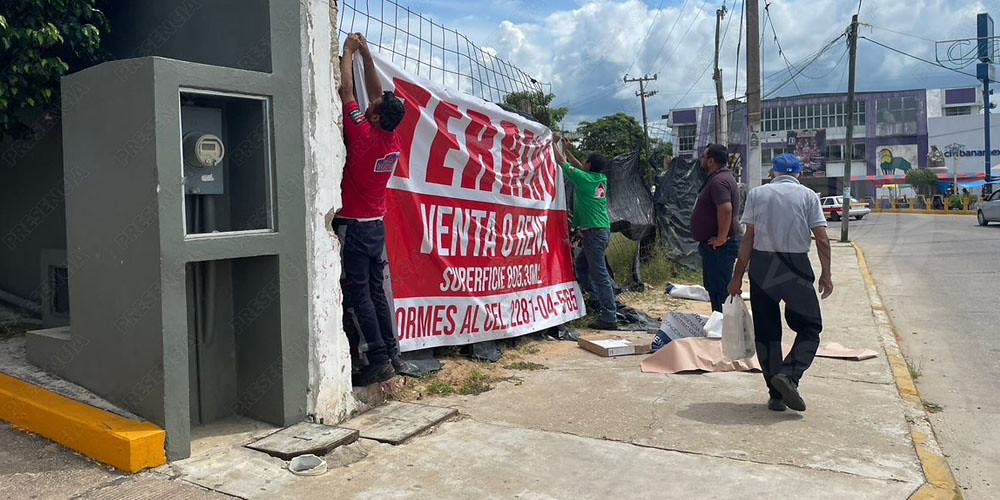 Ponen en venta terreno donde se construiría gasolinera en Agua Dulce Presencia.MX