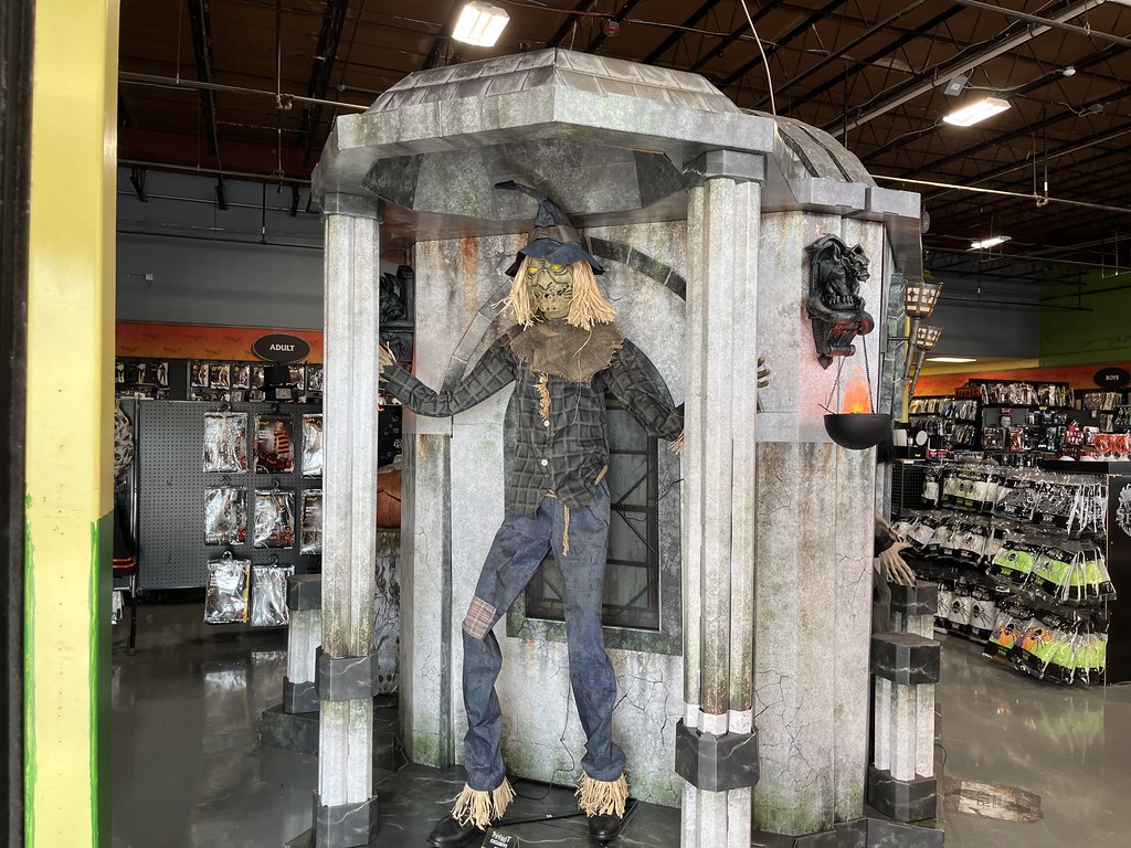 Spirit Halloween interior a photo on Flickriver