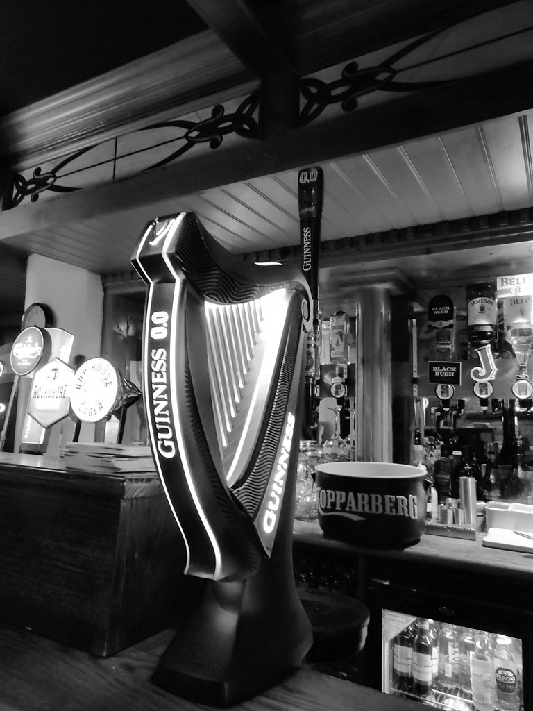 HALFWAY HOUSE BAR AND RESTAURANT ON THE A1 NEAR BANBRIDGE … Flickr