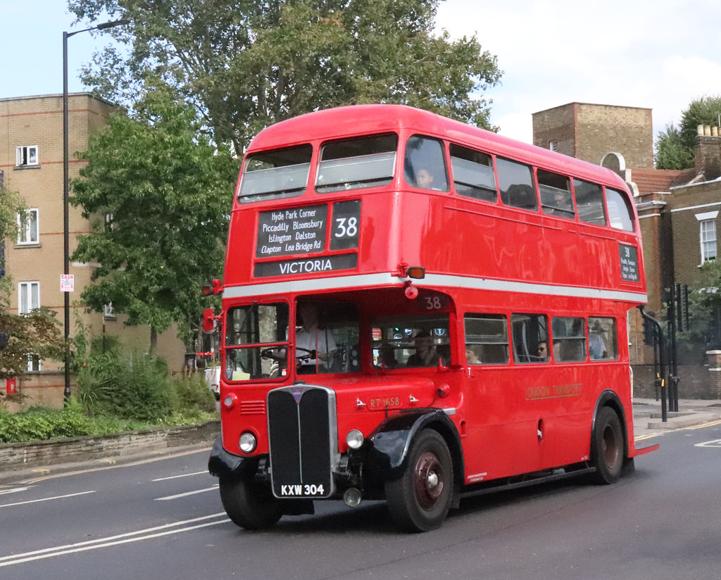 KXW304 London Transport RT1698 Dalston Lane London Bus Mus… Flickr