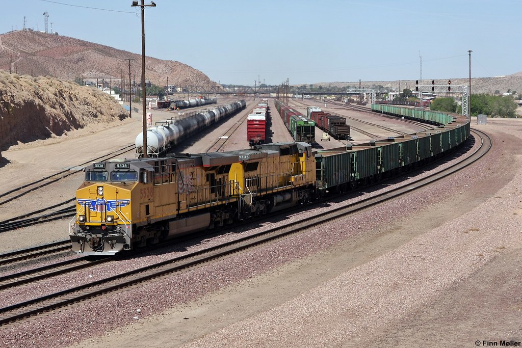 UP 5538 + UP 9533 Barstow Union Pacific 5538 (C45ACCTE) … Flickr