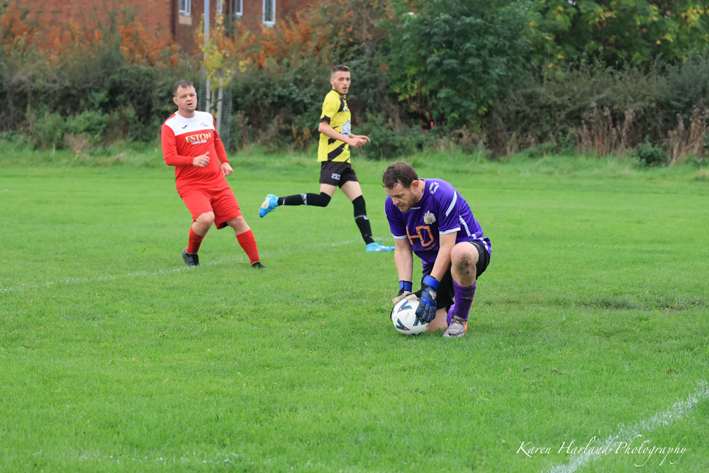 6D6A0421 Lingfield FC v Eston Labour Club FC Karen Harland Flickr