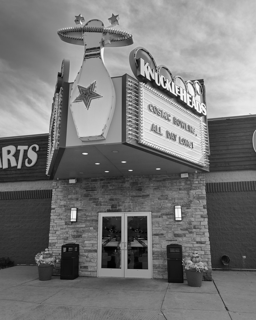 Entrance to Knuckleheads amusement center In Baraboo/Lake … Flickr