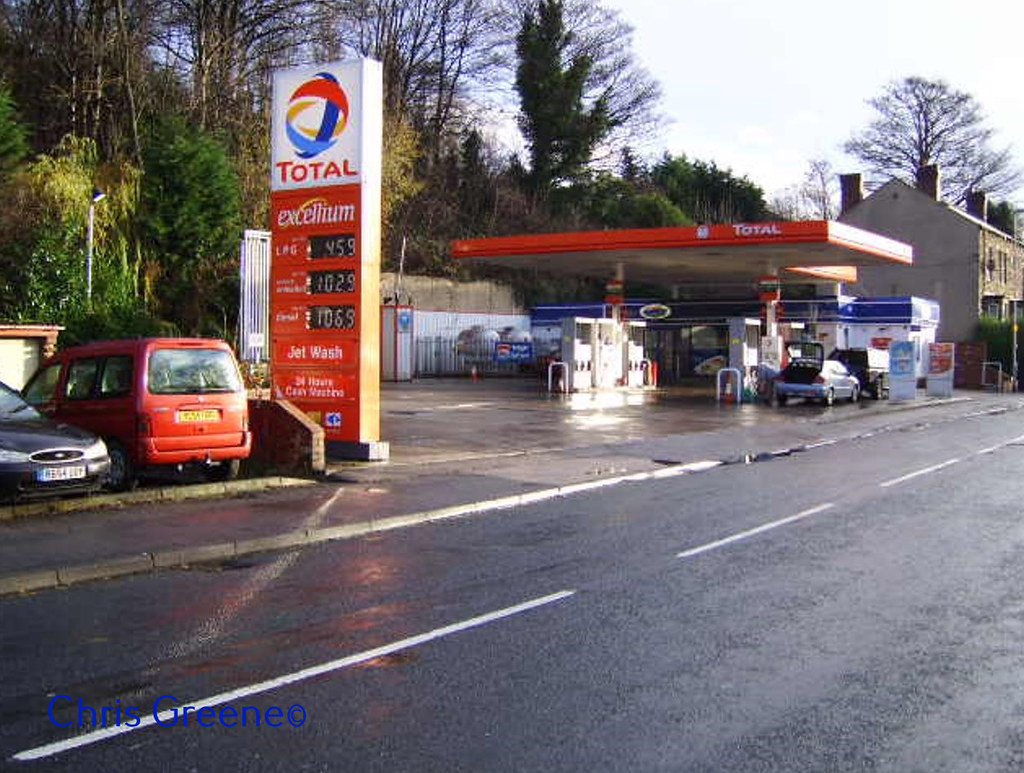 Bramley, Pudsey Road service station, LS13 4JB, December 2… Flickr