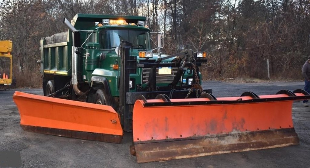 Town of Marbletown, NY 1999 Mack RD690P dumpplow with san… Flickr
