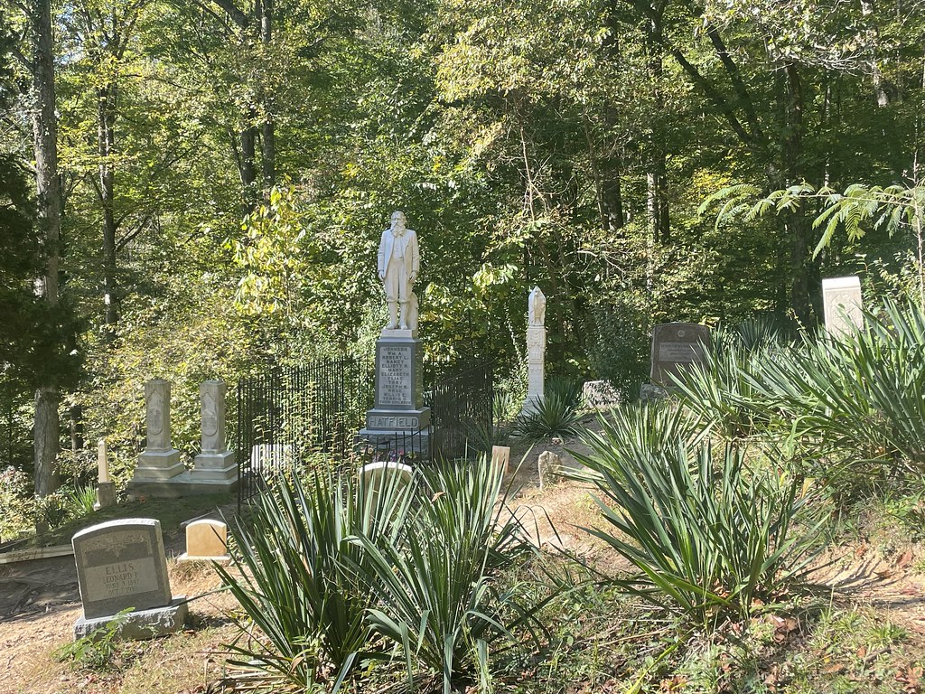 Hatfield Cemetery The grave of Devil Anse Hatfield Hatfiel… Flickr