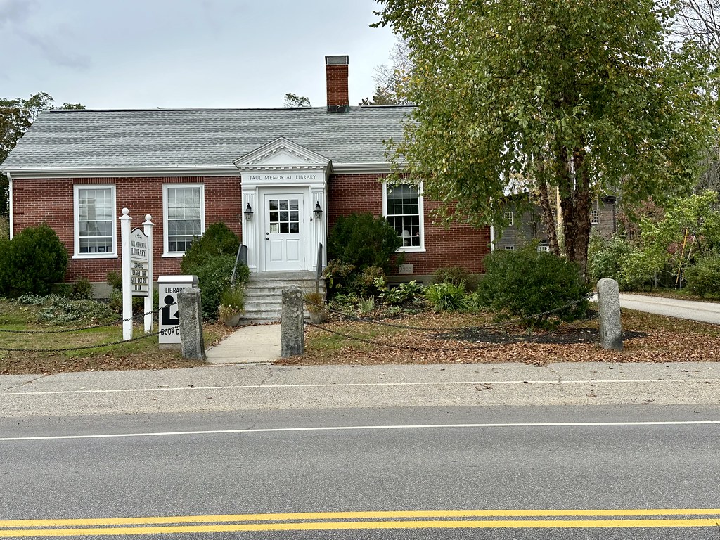 Paul Library. Newfields, New Hampshire. devtmefl Flickr