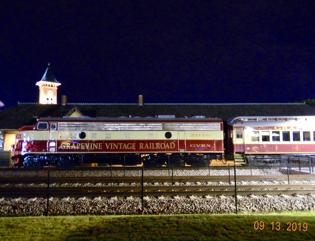 Night owls in Grapevine Tx Gvrr 2016 sits next to Cotton B… Flickr