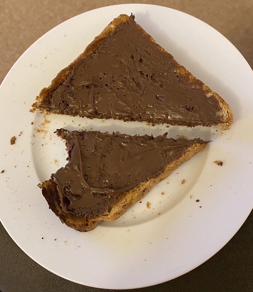 292/2023 Cheeky evening snack! Toast with chocolate spread… Carole