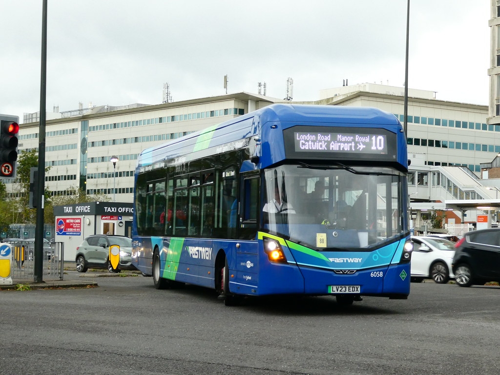 Metrobus 6058 LV23EDX On Route 10 At Crawley Bus Station Flickr