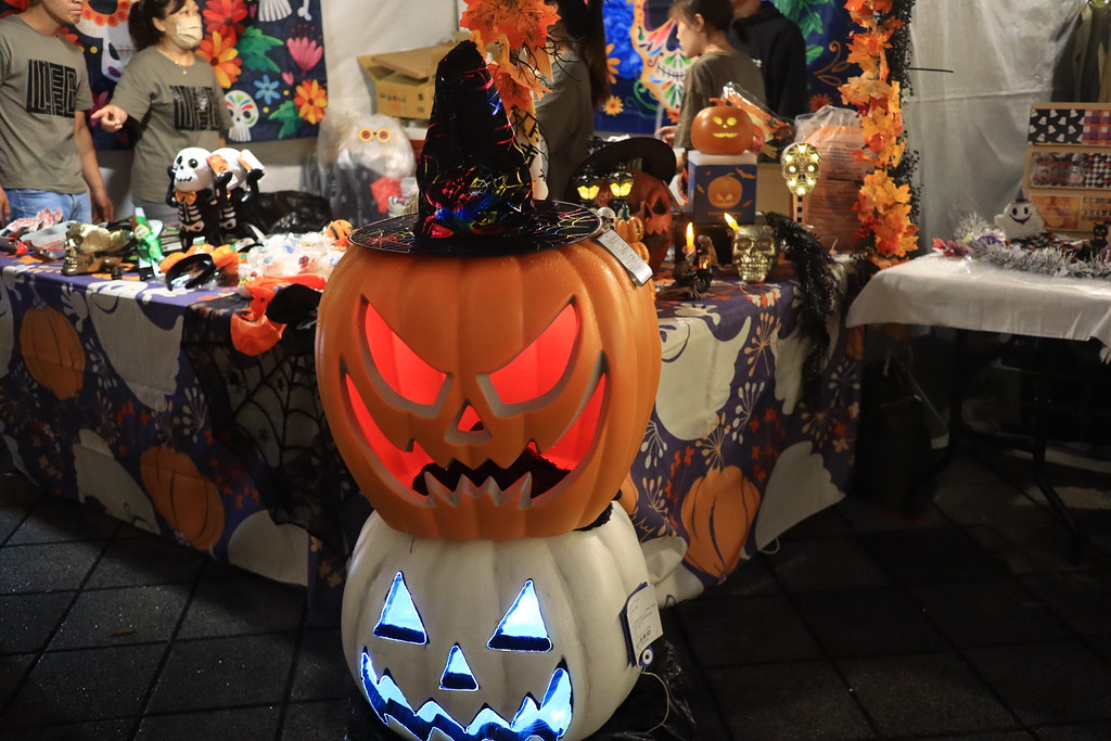 2023_10_20 (59) Halloween Eugene's Image Garden Flickr