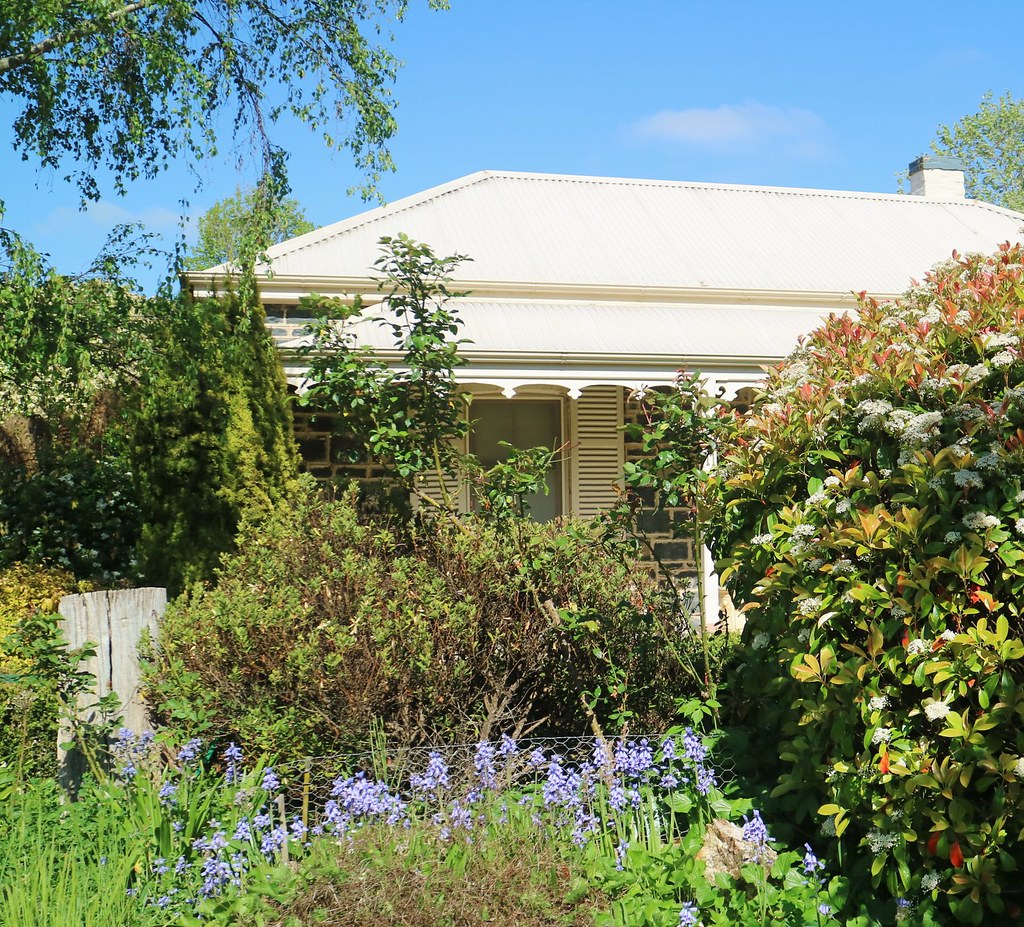 Old bluestone house and garden, Perthville, NSW. Roslyn Russell Flickr