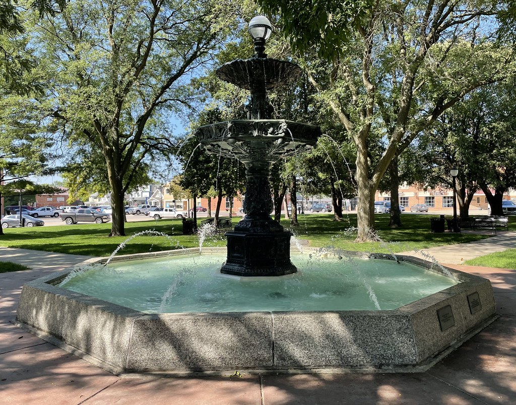 Central Park Fountain (Mount Pleasant, Iowa) Mount Pleasan… Flickr