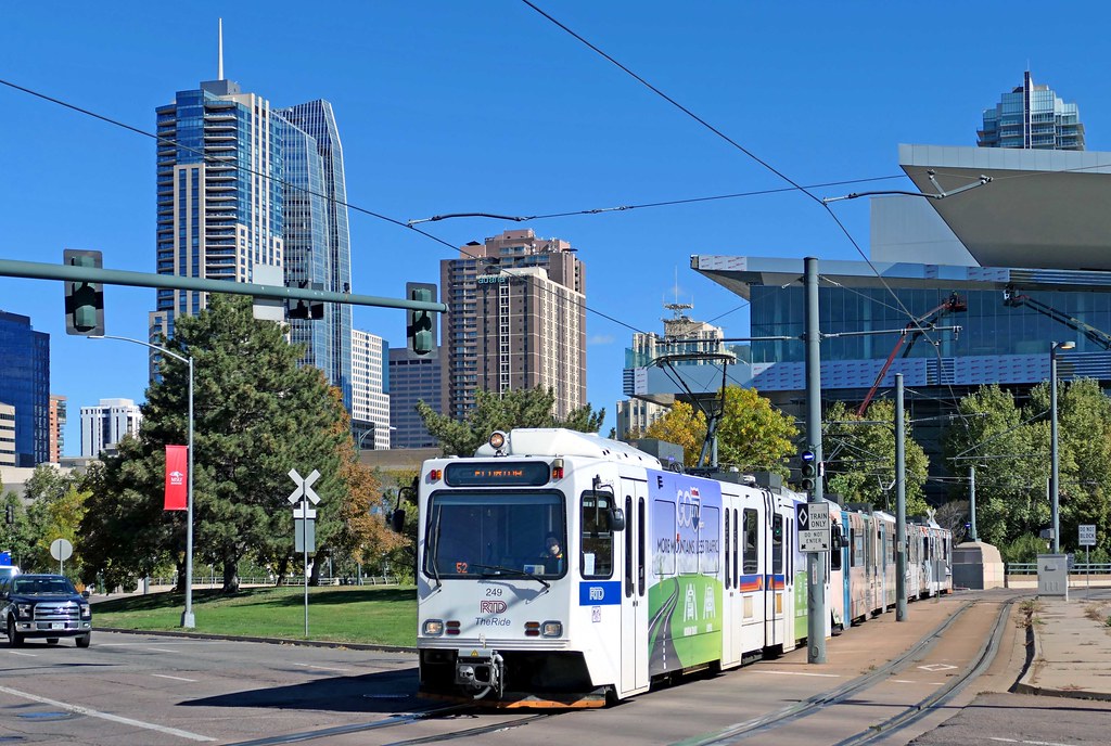 RTD Denver, CO Car 249 southbound crossing North Speer Bo… Flickr