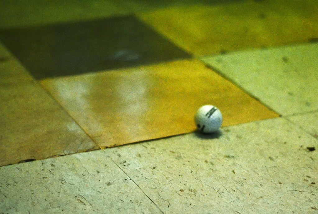 Frozen Motion A golf ball rolling on the floor. Lizzie Jones Flickr