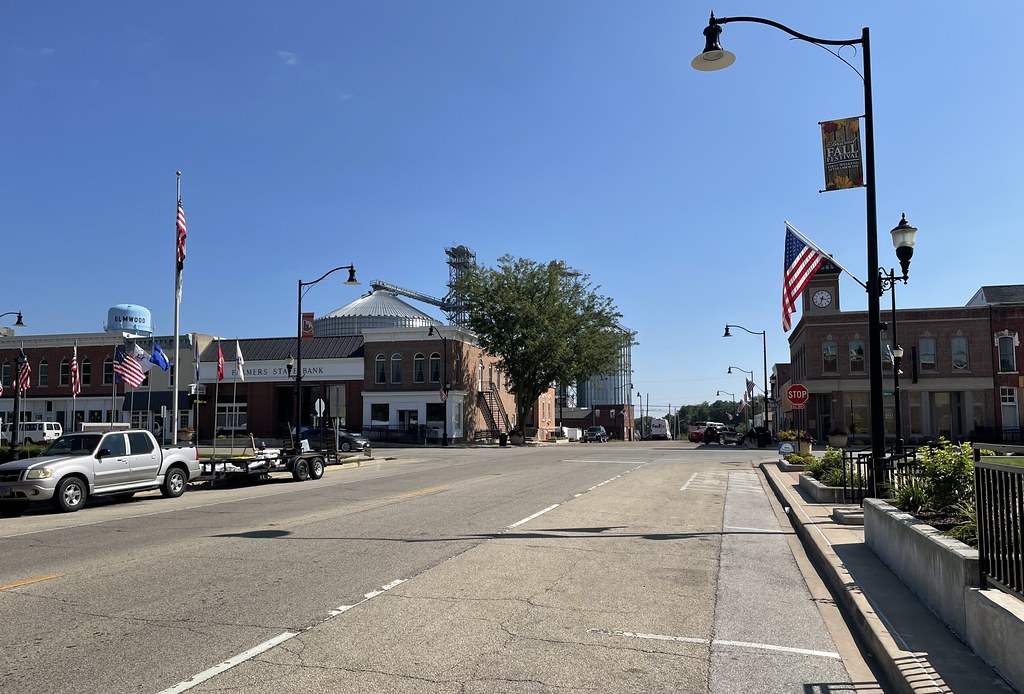 Downtown Elmwood, Illinois The external staircase on the r… Flickr