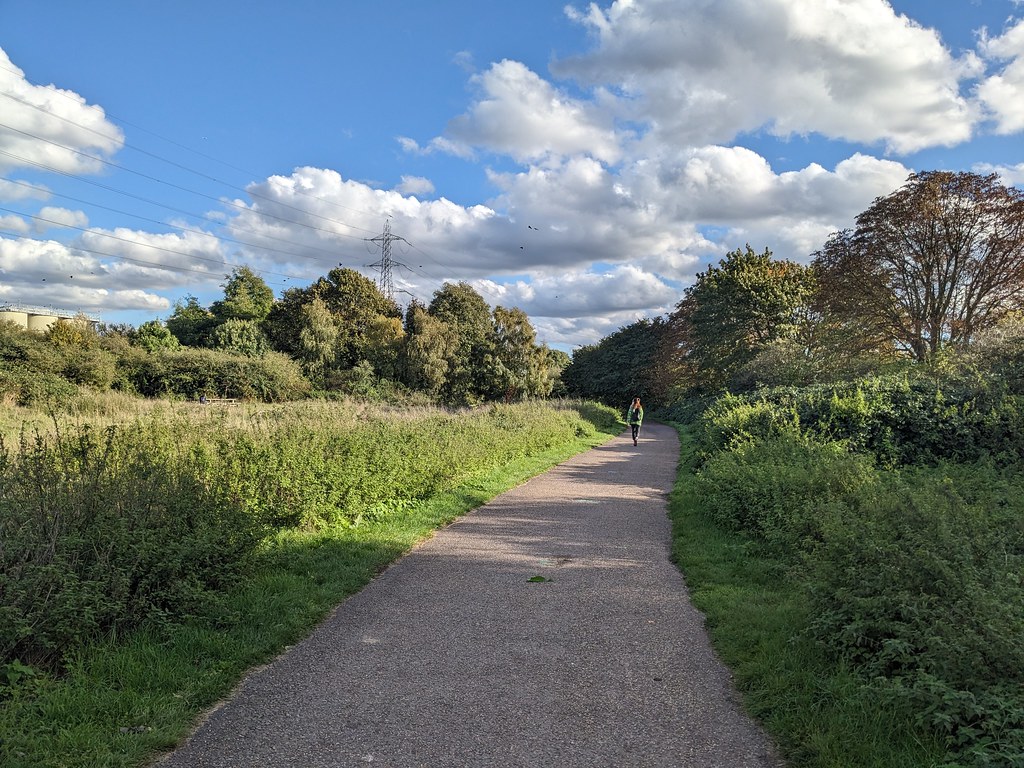 Path alongside the Walthamstow Marshes near Coppermill Fie… Flickr