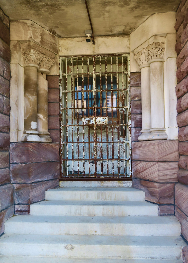 Licking County Jail, Newark, OH Entrance to the Licking Co… Flickr