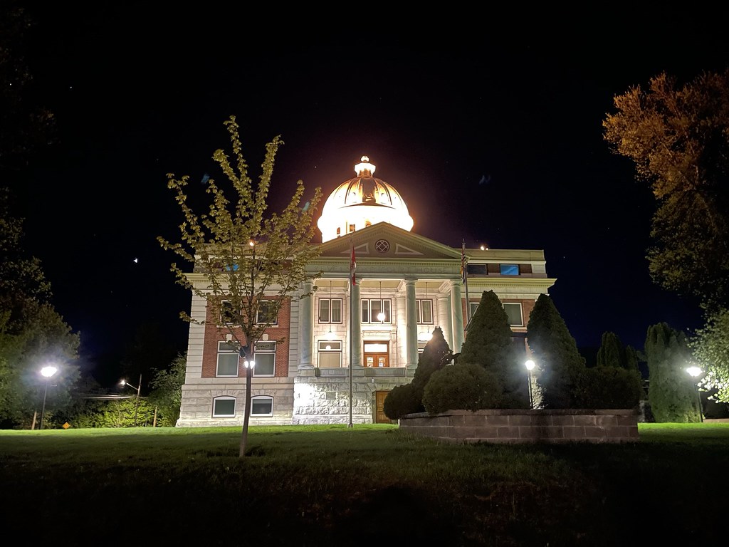 Courthouse Inn in Revelstoke, BC Tom Zhai Flickr