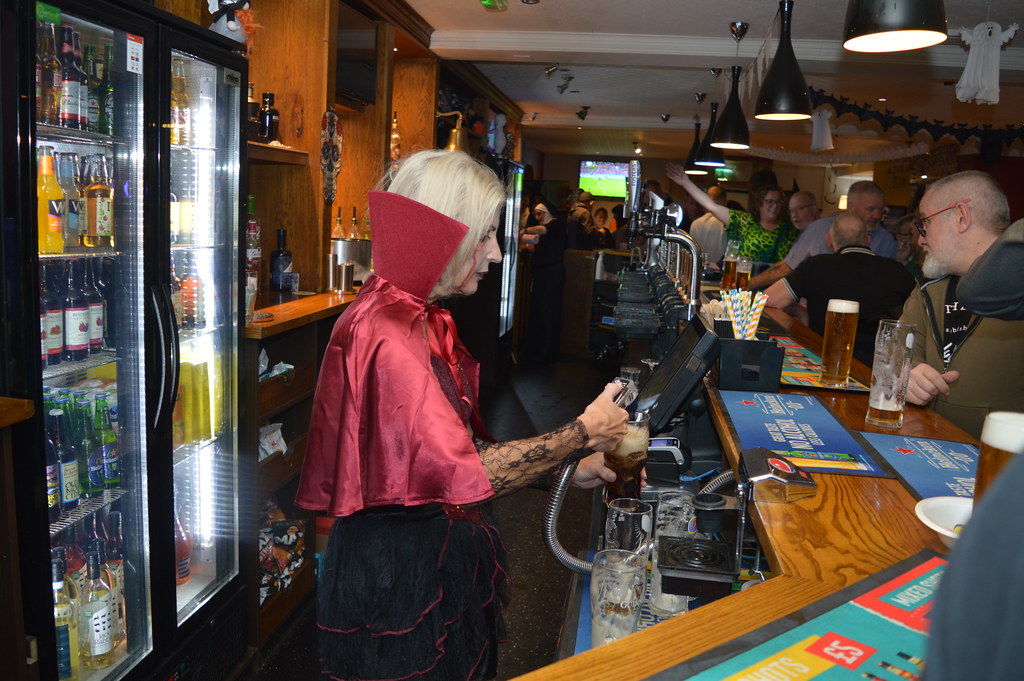 The Chequers, Woodley, Berks Halloween, Fancy Dress, Compe… Flickr