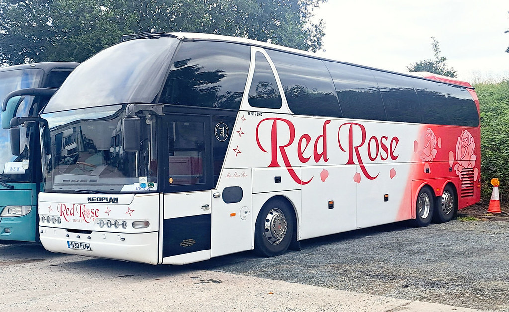 Red Rose Travel N30 PLN Seen at their depot in Oswaldtwist… Flickr