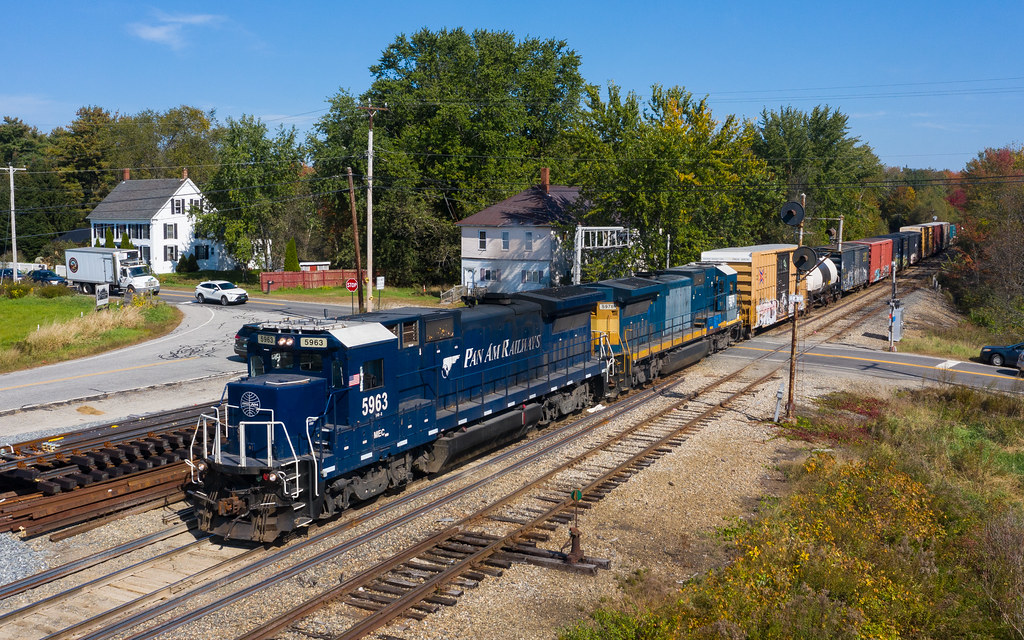 MEC 5963 B408 L05403 Leeds Junction, ME A pair of Pa… Flickr