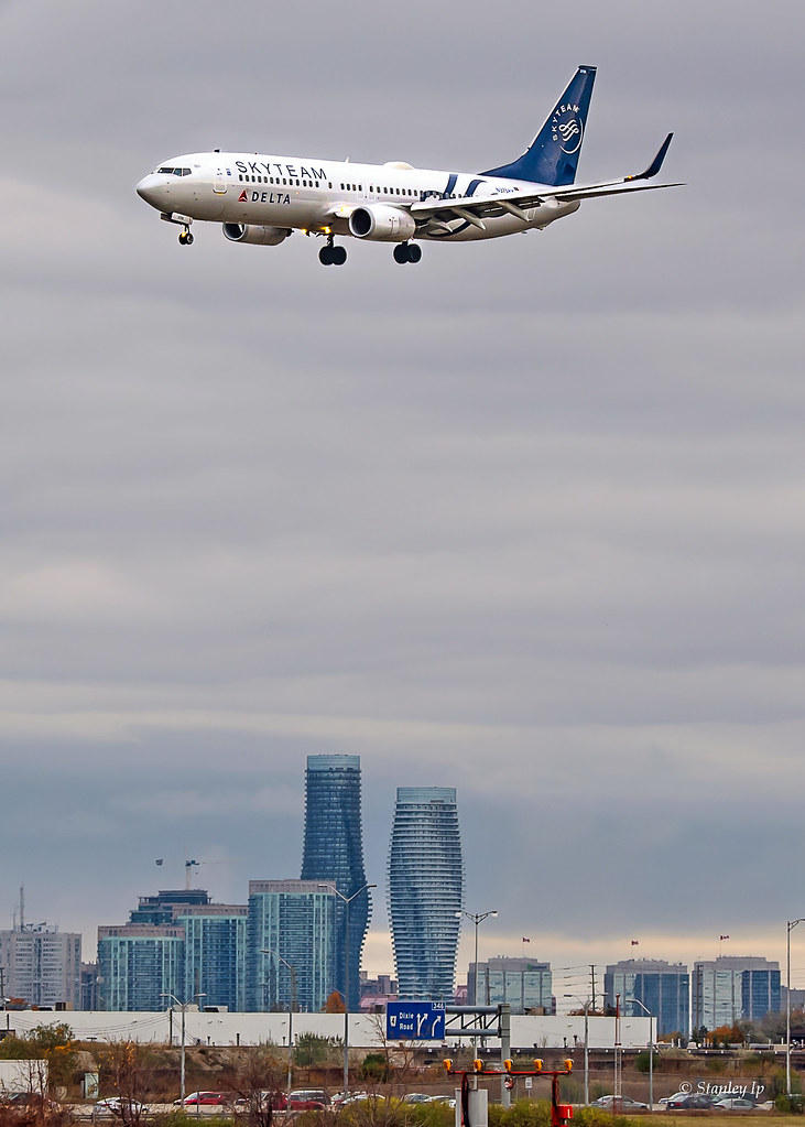 Delta Air Lines 737800 N3758Y in SKYTEAM livery Stanley Ip YYZ