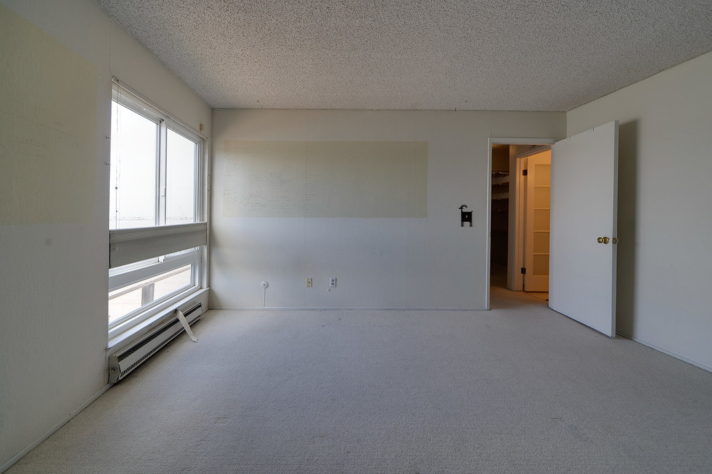 8_Admiral_Drive_Apt_124_Emeryville_CA_94608_Before__72p… Flickr