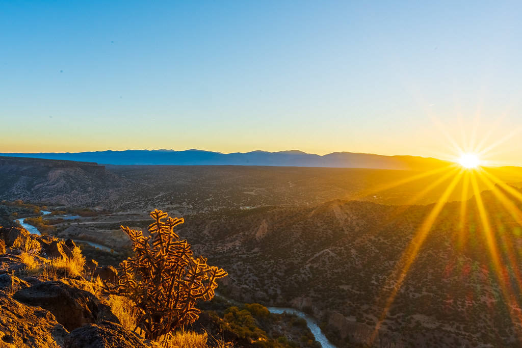 Sunrise at scenic overlook in White Rock, NM White Rock NM… Flickr