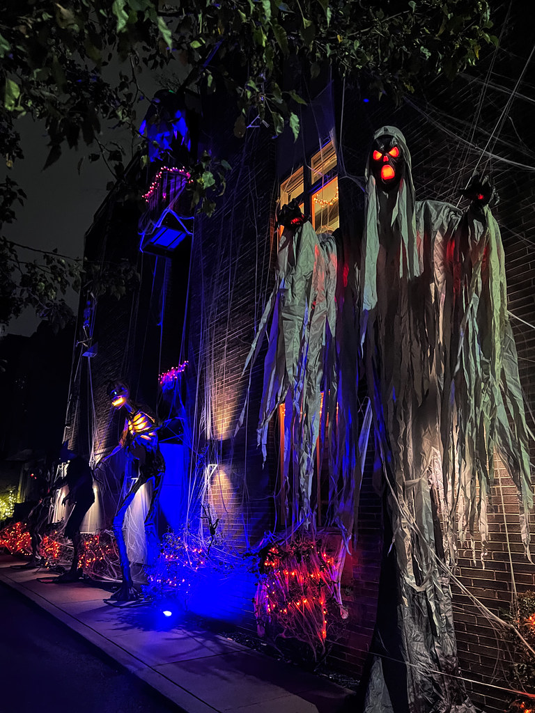 Halloween in Philadelphia The Halloween decorations at the… Flickr